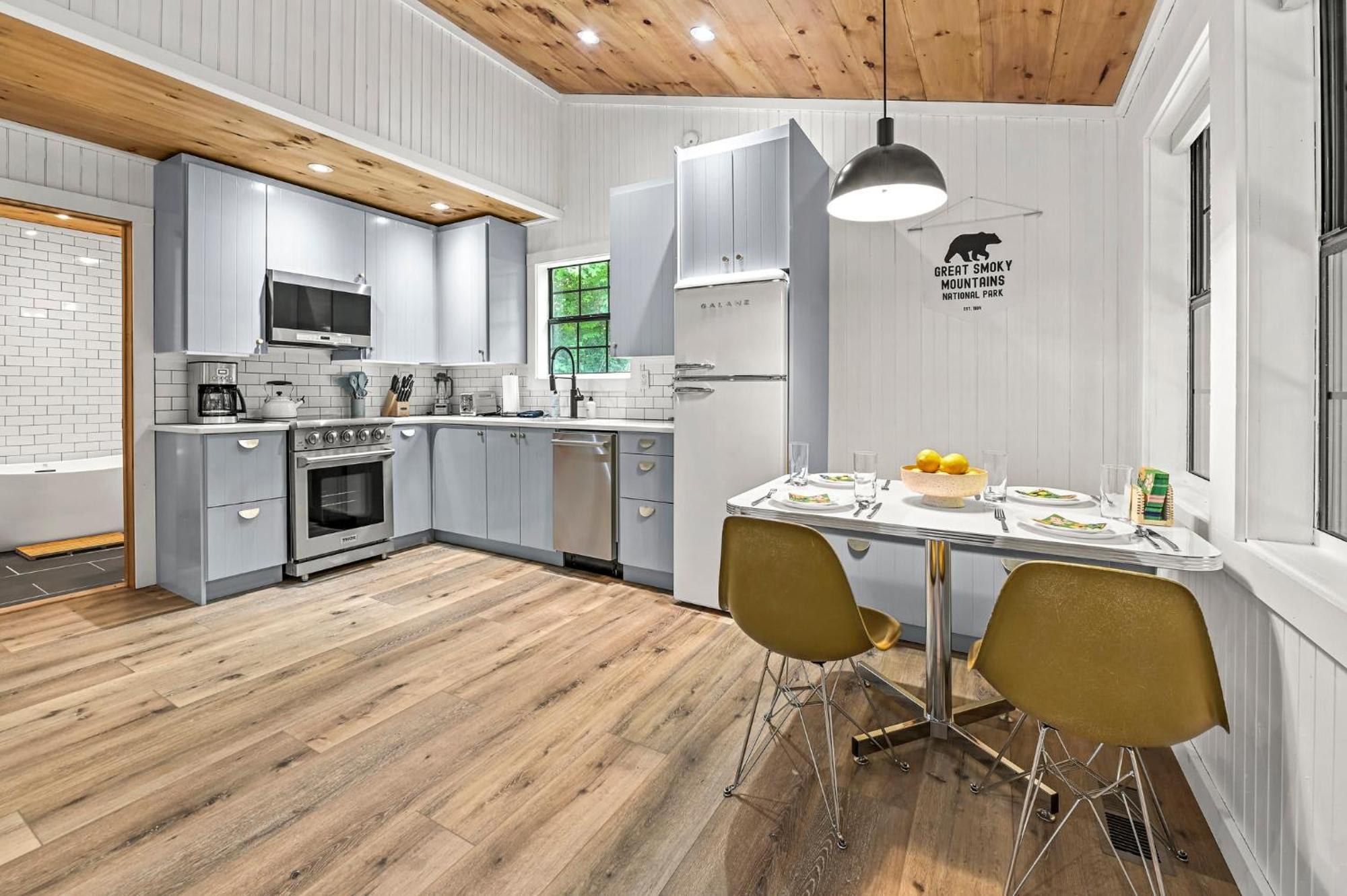 Smoky Mountains Hut Tub Cabin Dog Friendly セバービル エクステリア 写真